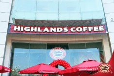 Highlands Coffee Crescent Mall quận 7